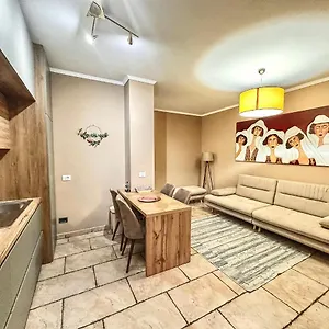 apt-amos-city-center.hotels-in-tirana.com/